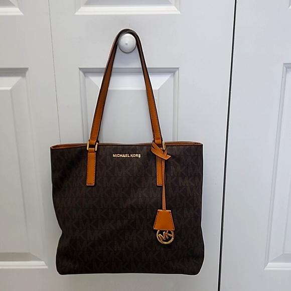 Purse - Picture 1 of 2